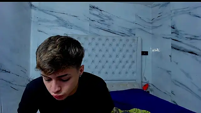 Snapshot of Ari_and_Storm chatting on December 1, 2025, 1:34 pm Ari and Storm online show from December 1, 2025, 1:34 pm