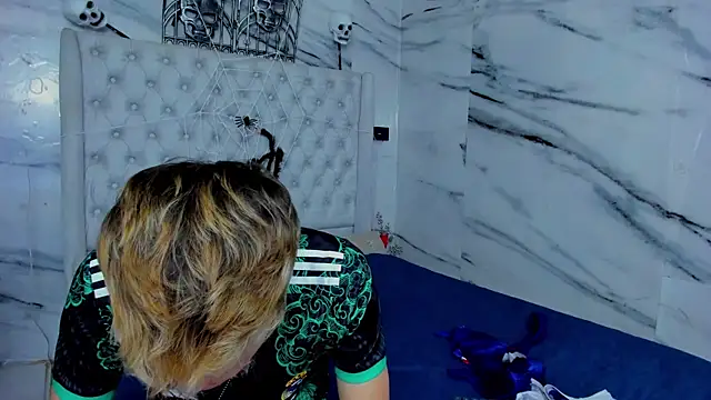 Snapshot of Ari_and_Storm chatting on November 7, 2025, 12:15 am Ari and Storm online show from November 7, 2025, 12:15 am