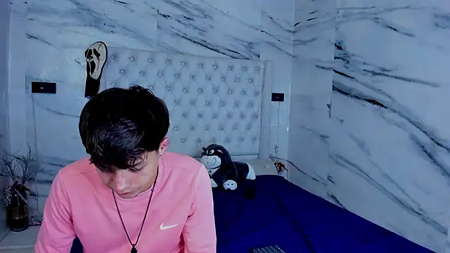 Ari and Storm online show from February 5, 2026, 1:01 am