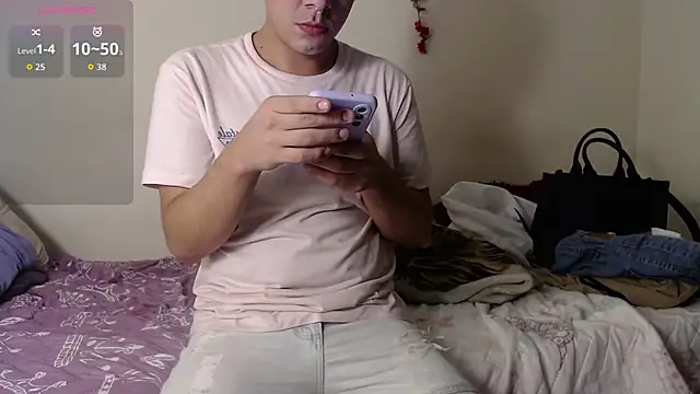 Snapshot of Antonella_copper chatting on December 5, 2025, 12:43 am Antonella copper online show from December 5, 2025, 12:43 am