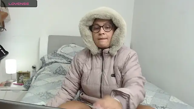 Snapshot of sophie_lopez1 chatting on February 13, 2025, 4:22 am sophie lopez1 online show from February 13, 2025, 4:22 am