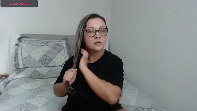 Snapshot of sophie_lopez1 chatting on January 28, 2025, 3:15 am sophie lopez1 online show from January 28, 2025, 3:15 am