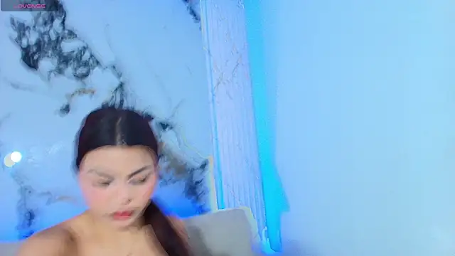 KimberlyLoren online show from November 7, 2025, 1:15 pm