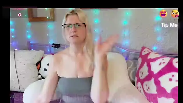 samanthamalichite online show from June 16, 2026, 12:49 pm