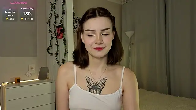 Snapshot of PurrrBerry chatting on October 26, 2025, 3:40 am PurrrBerry online show from October 26, 2025, 3:40 am