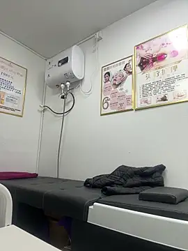 Snapshot of Baby-mmm chatting on November 28, 2025, 11:43 am Baby-mmm online show from November 28, 2025, 11:43 am