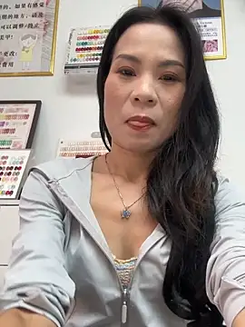 Snapshot of Baby-mmm chatting on October 25, 2025, 5:28 am Baby-mmm online show from October 25, 2025, 5:28 am