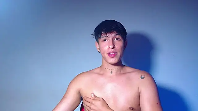 rowanbigboy23 online show from April 16, 2026, 7:31 am