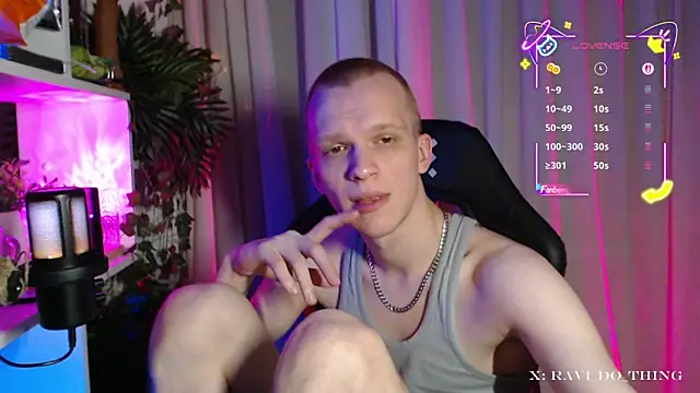 Snapshot of frozen_boy chatting on November 26, 2025, 9:48 pm frozen boy online show from November 26, 2025, 9:48 pm