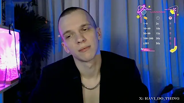 Snapshot of frozen_boy chatting on November 17, 2025, 5:17 pm frozen boy online show from November 17, 2025, 5:17 pm