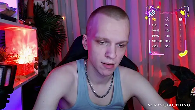 Snapshot of frozen_boy chatting on November 21, 2025, 7:13 pm frozen boy online show from November 21, 2025, 7:13 pm