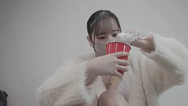 CocoaMilk18 online show from December 4, 2025, 12:48 pm