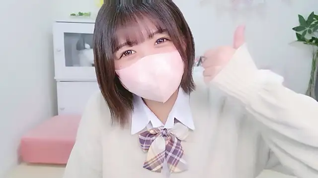 Hinata Sun online show from October 4, 2025, 10:50 am