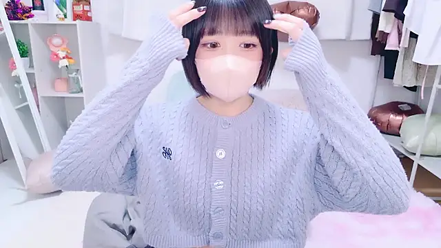 Hinata Sun online show from February 19, 2026, 3:42 pm