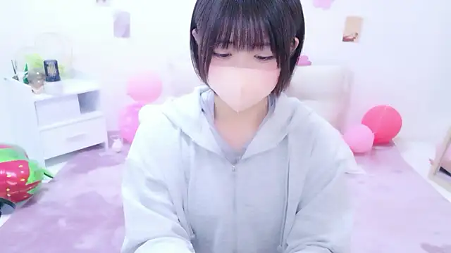 Hinata Sun online show from April 14, 2026, 4:06 am