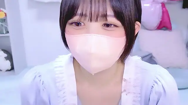 Hinata Sun online show from May 9, 2026, 11:57 am