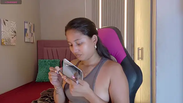 Laly Cherry  online show from November 5, 2025, 12:41 pm