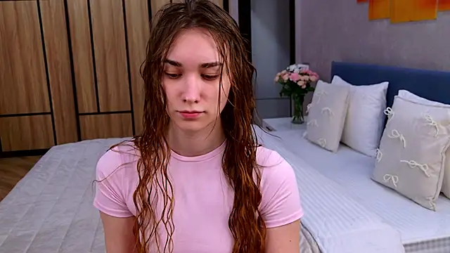 AmadaReine online show from March 15, 2026, 4:25 pm