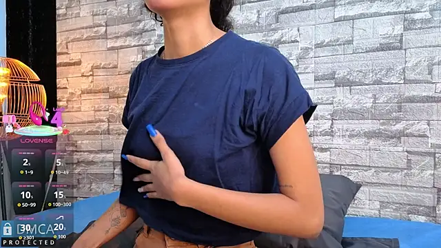 Snapshot of Kiara_Zahiri__ chatting on November 21, 2025, 11:09 am Kiara Zahiri online show from November 21, 2025, 11:09 am