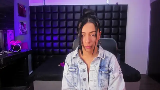 ashlyy sweet  online show from April 18, 2026, 8:42 pm