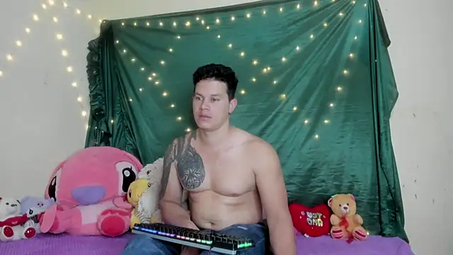 EclipseandFlame online show from December 4, 2025, 1:54 pm