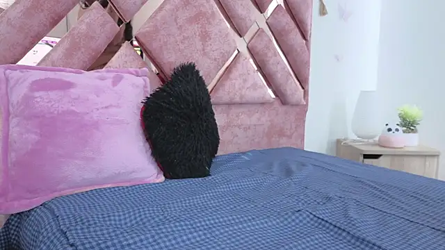 Candy Chloe02 online show from April 12, 2026, 4:49 am