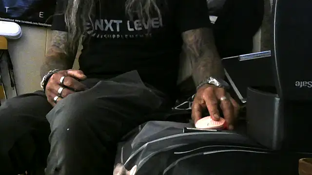 crassanova online show from April 22, 2026, 12:28 am