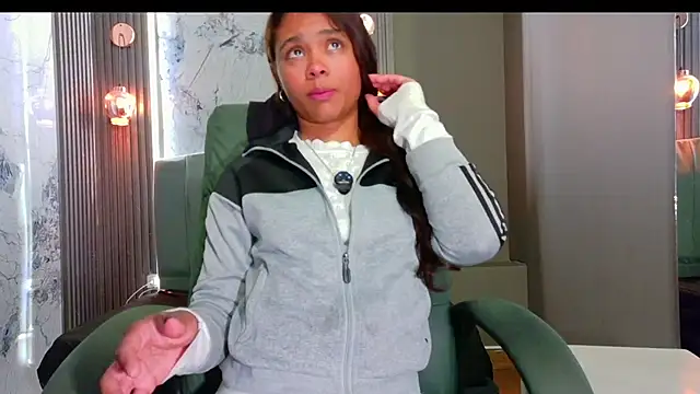 Snapshot of Kristall_06 chatting on November 23, 2025, 2:32 am Kristall 06 online show from November 23, 2025, 2:32 am