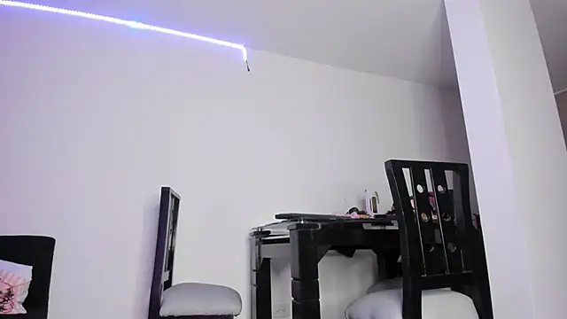 Cloekatz  online show from December 23, 2025, 1:05 am