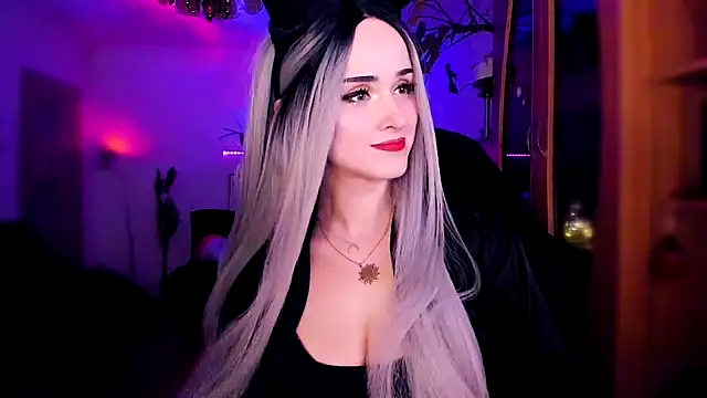 Snapshot of MistressJolie chatting on January 8, 2025, 12:28 am MistressJolie online show from January 8, 2025, 12:28 am