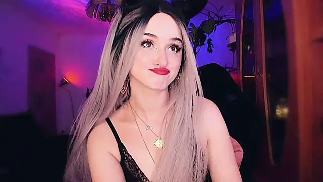 Snapshot of MistressJolie chatting on February 25, 2025, 4:35 am MistressJolie online show from February 25, 2025, 4:35 am