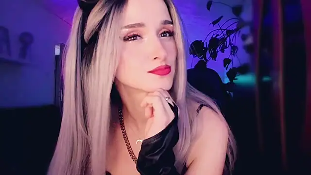 Snapshot of MistressJolie chatting on October 25, 2025, 10:58 am MistressJolie online show from October 25, 2025, 10:58 am