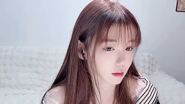 Snapshot of Xiao-runbao chatting on December 5, 2025, 1:21 pm Xiao-runbao online show from December 5, 2025, 1:21 pm