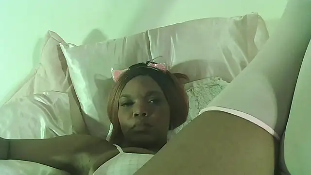 Snapshot of LunaNova999 chatting on September 25, 2025, 2:17 am LunaNova999 online show from September 25, 2025, 2:17 am