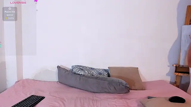 Snapshot of Lia_Rousse0 chatting on October 27, 2025, 7:04 pm Lia Rousse0 online show from October 27, 2025, 7:04 pm