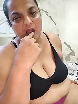 Snapshot of Vydinha chatting on December 4, 2025, 8:41 pm Vydinha online show from December 4, 2025, 8:41 pm