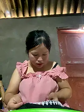 Snapshot of O_o_UwU_o_O chatting on October 28, 2025, 4:57 am O o UwU o O online show from October 28, 2025, 4:57 am