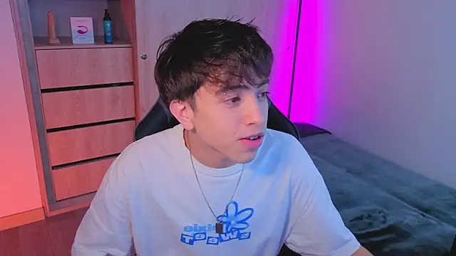 onlinenico online show from October 10, 2025, 8:09 pm