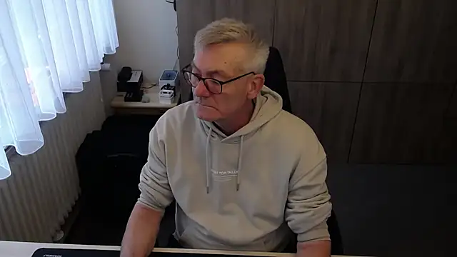 Snapshot of randyandy67 chatting on November 18, 2025, 8:17 am randyandy67 online show from November 18, 2025, 8:17 am