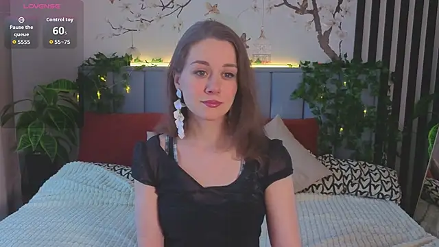 Snapshot of SkyHelen chatting on February 2, 2026, 4:33 am SkyHelen online show from February 2, 2026, 4:33 am