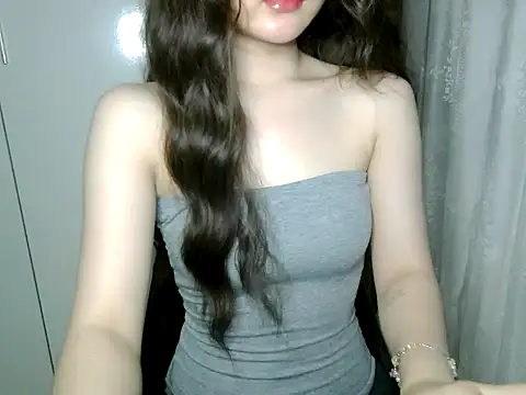 Snapshot of Annabelle-e chatting on July 28, 2026, 4:39 pm Annabelle-e online show from July 28, 2026, 4:39 pm