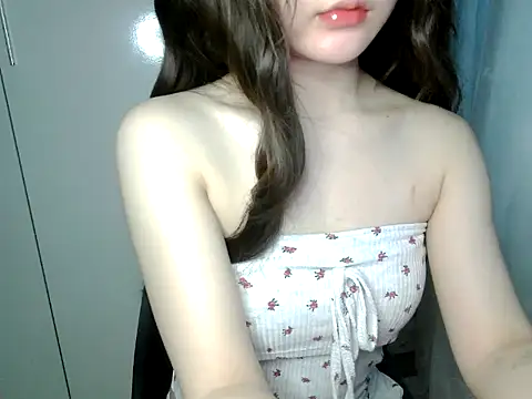 Snapshot of Annabelle-e chatting on July 7, 2026, 1:30 am Annabelle-e online show from July 7, 2026, 1:30 am