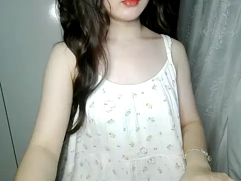Snapshot of Annabelle-e chatting on June 18, 2026, 6:46 pm Annabelle-e online show from June 18, 2026, 6:46 pm
