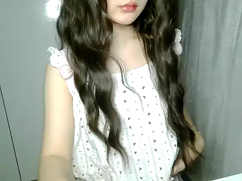 Snapshot of Annabelle-e chatting on July 19, 2026, 8:49 pm Annabelle-e online show from July 19, 2026, 8:49 pm