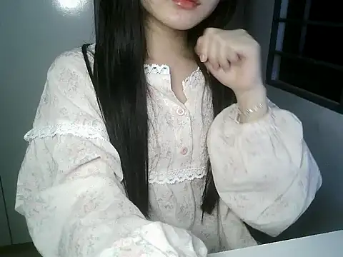 Snapshot of Annabelle-e chatting on December 17, 2025, 4:23 pm Annabelle-e online show from December 17, 2025, 4:23 pm