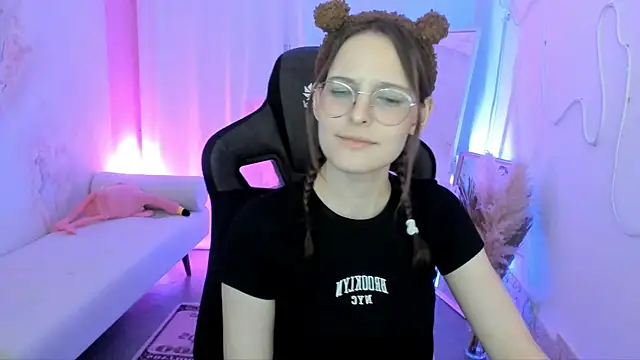 JenniferKiim online show from January 5, 2026, 5:27 pm