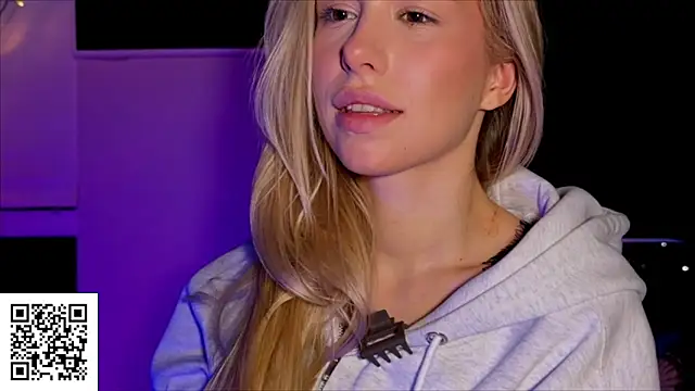 Snapshot of ElysiaXo chatting on November 6, 2025, 10:14 pm ElysiaXo online show from November 6, 2025, 10:14 pm