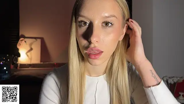 ElysiaXo online show from December 13, 2025, 11:55 pm