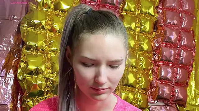  kikiclark   online show from April 19, 2026, 1:23 pm