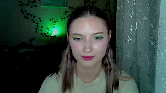 Snapshot of _kikiclark__ chatting on November 14, 2025, 10:24 pm kikiclark online show from November 14, 2025, 10:24 pm